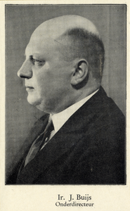 104263 Portret van J. Buys, geboren 1887, onderdirecteur van het Gemeentelijk Gasbedrijf (1918-1938), overleden 1946. ...